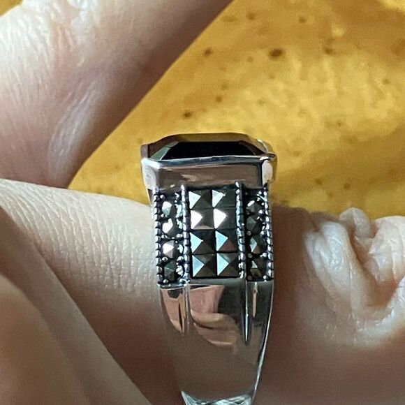Natural Black Spinel Marcasite Sterling Silver Ring Size 7 - Picture 3 of 10